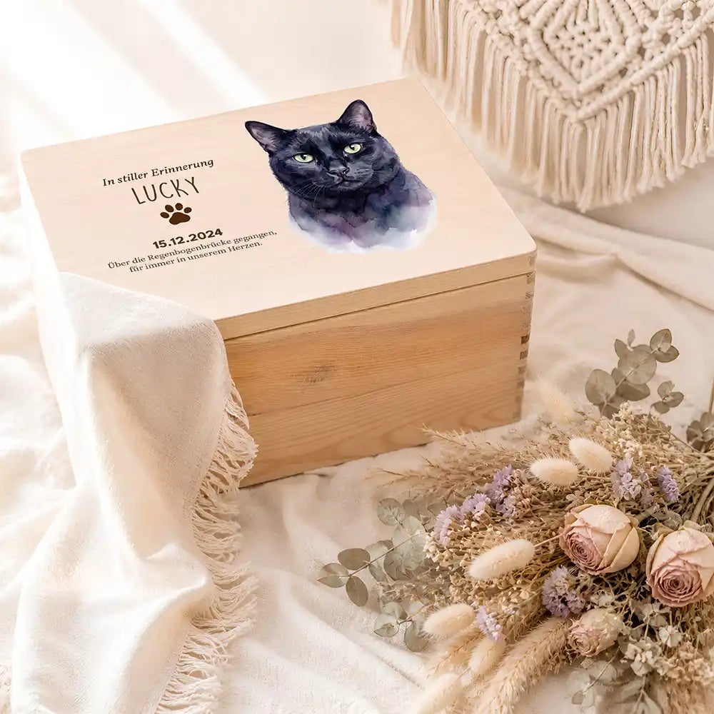 Tierurne Katze Holz – Aquarell-Porträt Katze mit Pfotenwidmung, Ambiente mit Trockenblumen