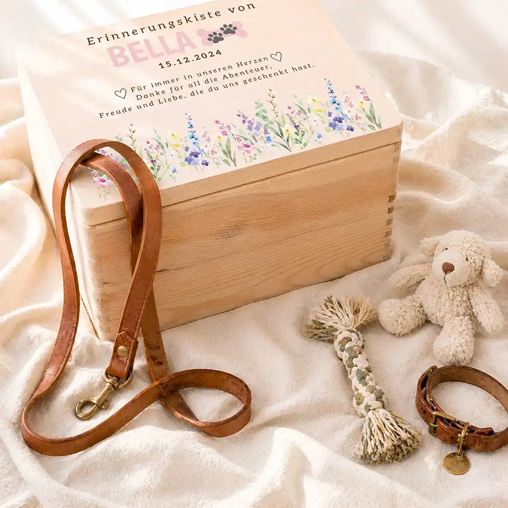 Tierurne Holz – Wildblumenwiese mit Pfötchen, Ambiente mit Erinnerungsstücken