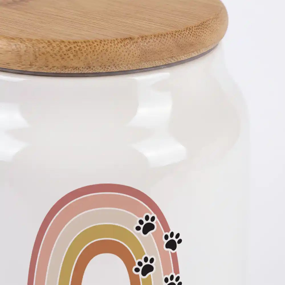 Personalisierte Tierurne Regenbogen Terracotta – Nahaufnahme der glänzenden Keramik und des Bambusdeckels
