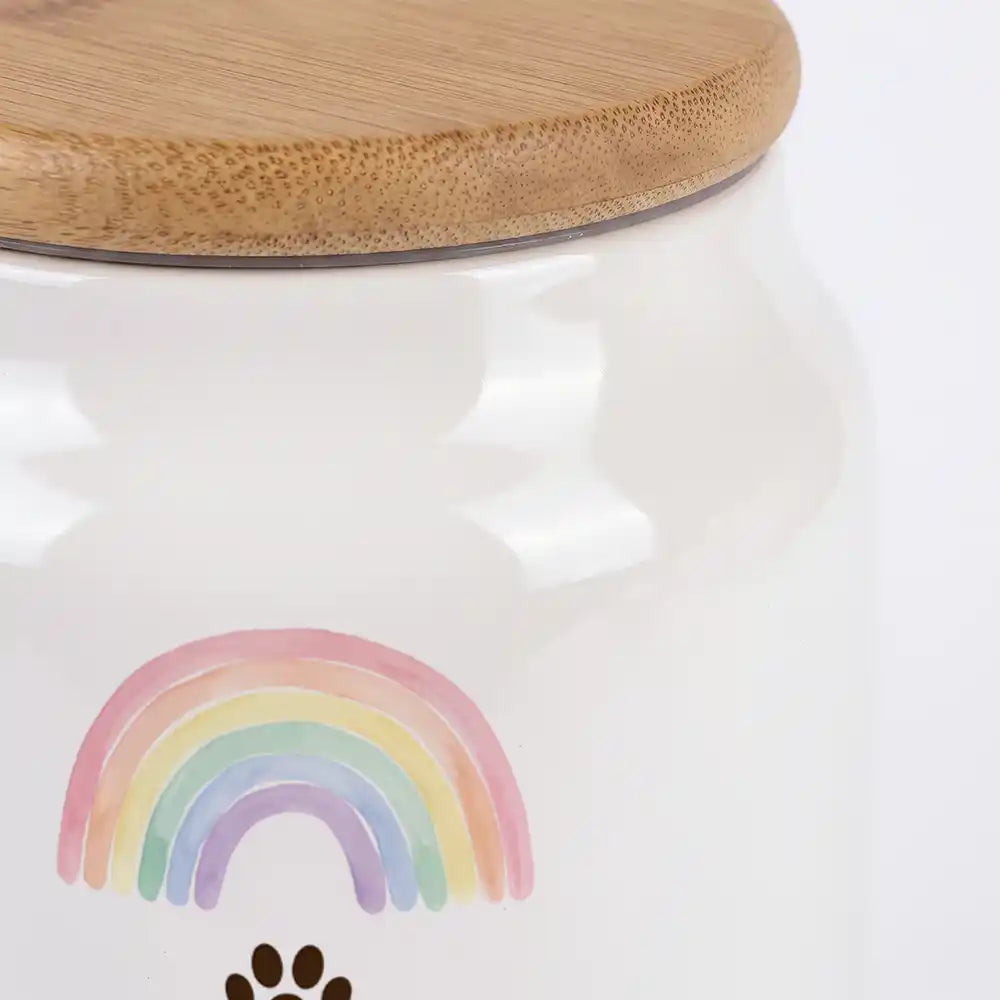 Personalisierte Tierurne Regenbogenbrücke – Nahaufnahme der glänzenden Keramik und des Bambusdeckels