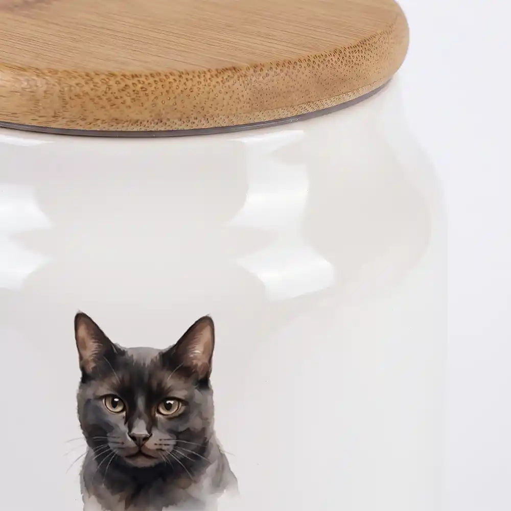 Personalisierte Katzenurne Foto · Stille Erinnerung – Nahaufnahme der glänzenden Keramik und des Bambusdeckels