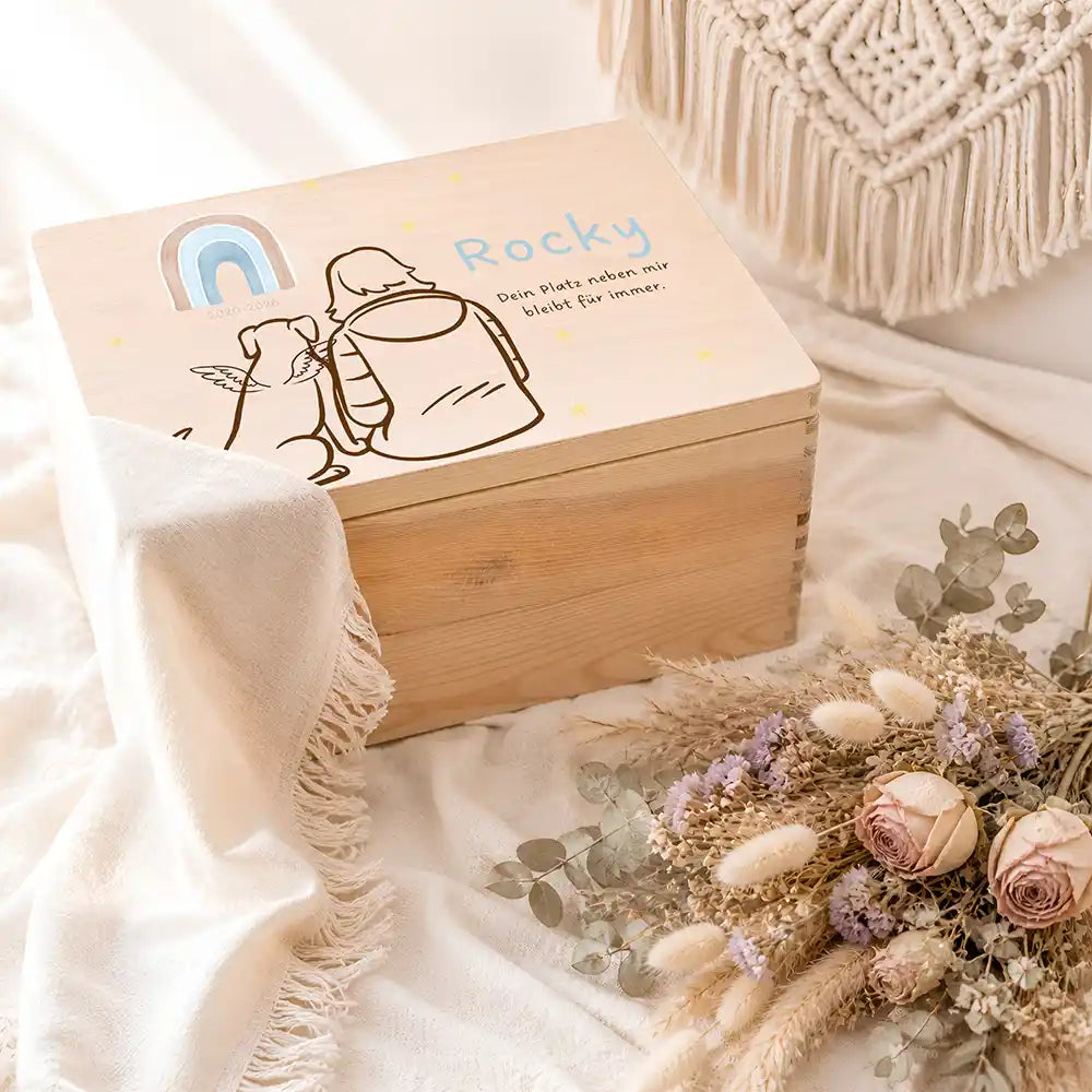 Tierurne Hund Holz – Engelshund an deiner Seite, Ambiente mit Trockenblumen