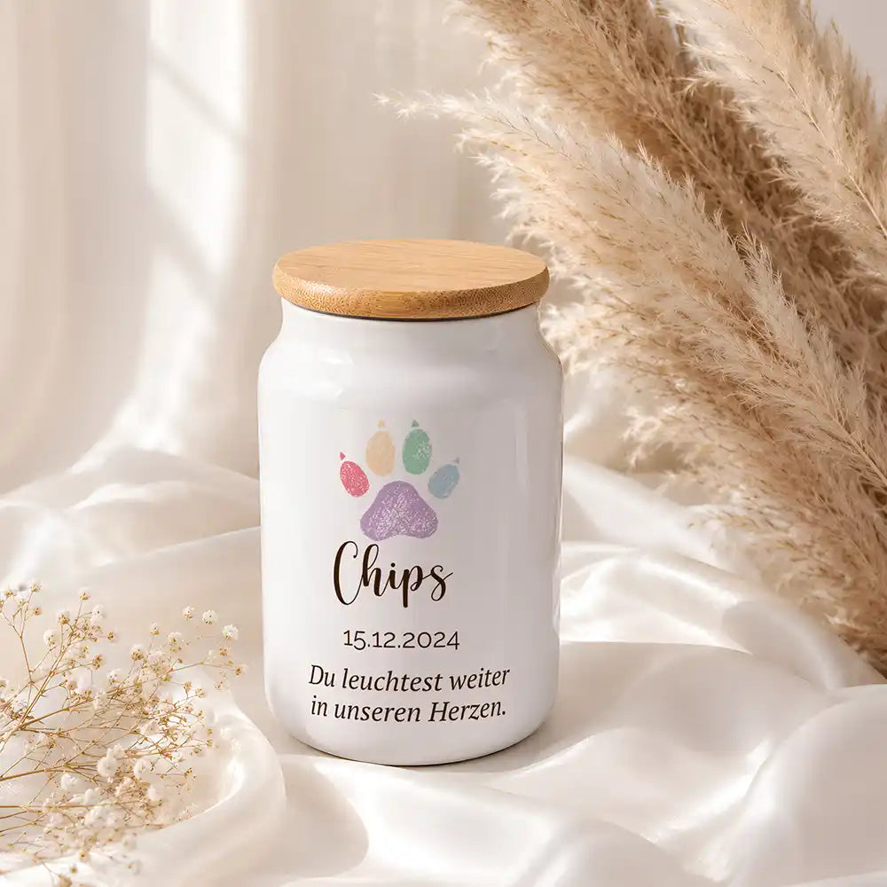 Personalisierte Tierurne Aquarell-Pfote – elegant mit Pampasgras in Szene gesetzt