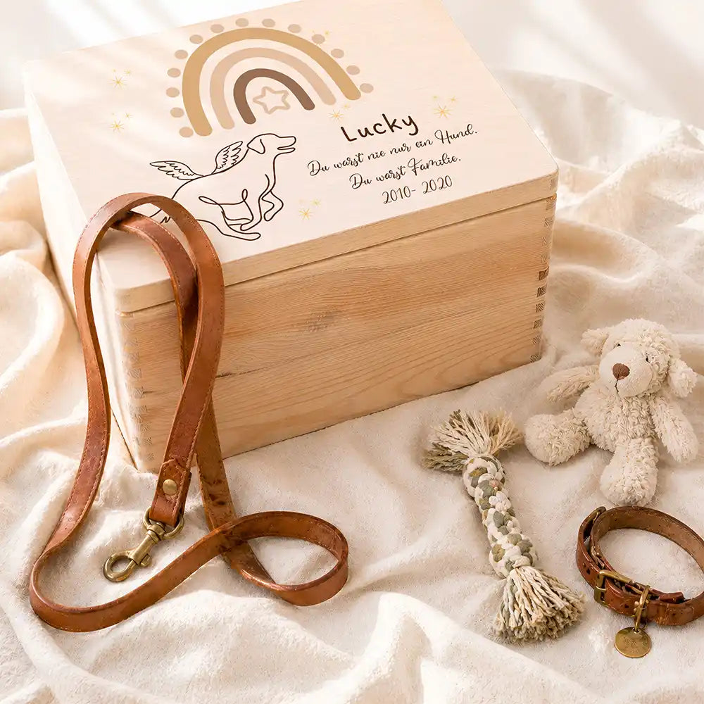 Tierurne Hund Holz – Boho-Regenbogen mit Engelshund, Ambiente mit Erinnerungsstücken