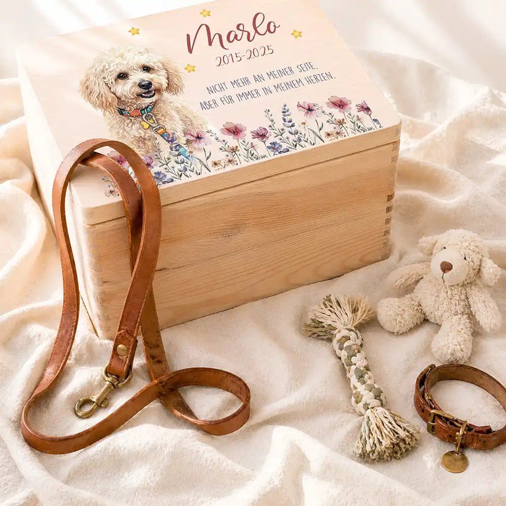 Tierurne Hund Holz – Aquarell-Porträt mit Wildblumenwiese, Ambiente mit Erinnerungsstücken