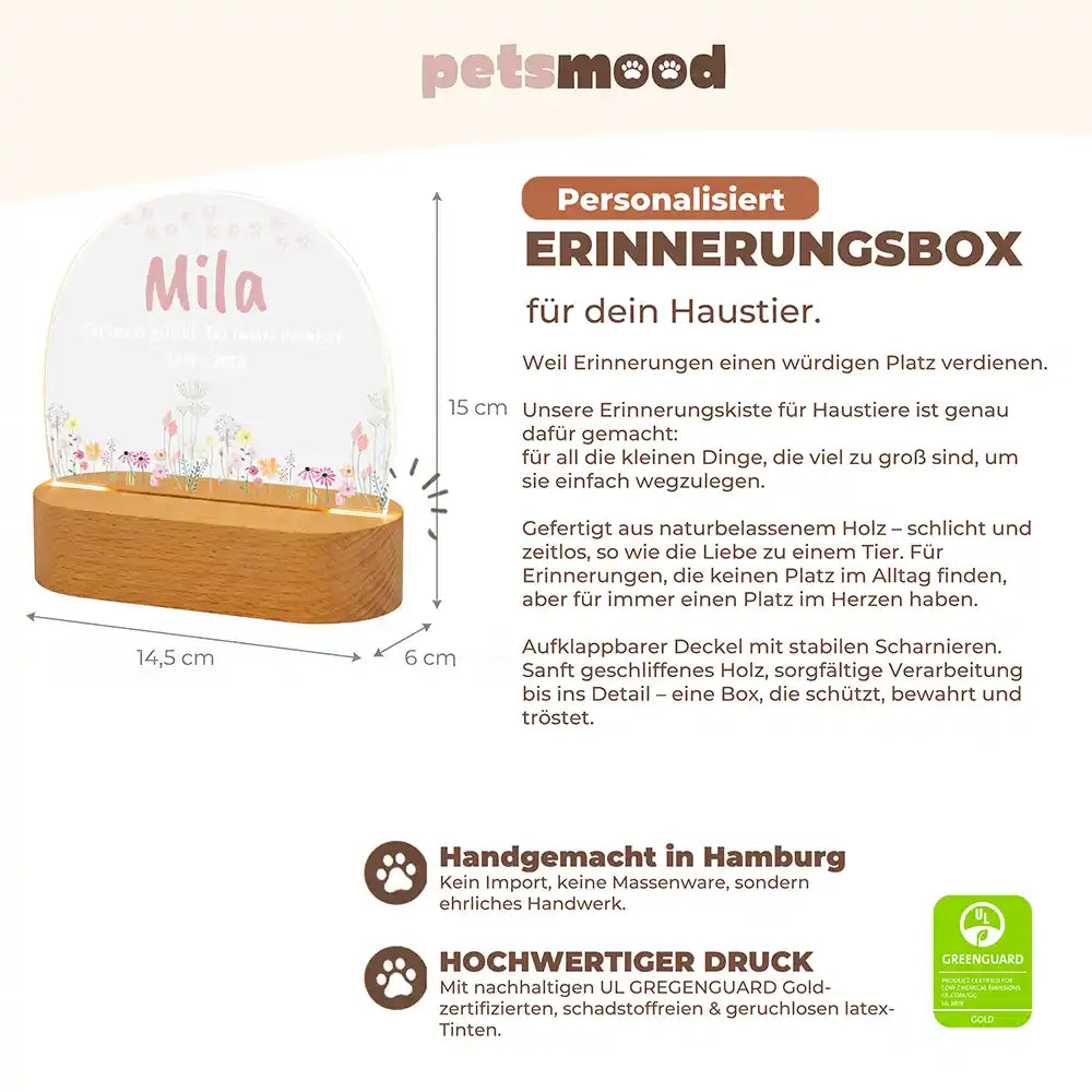 Personalisiertes Nachtlicht Haustier Andenken Wildblumen-Wiese mit Pfötchen-Bogen – Detail Buchenholz-Sockel