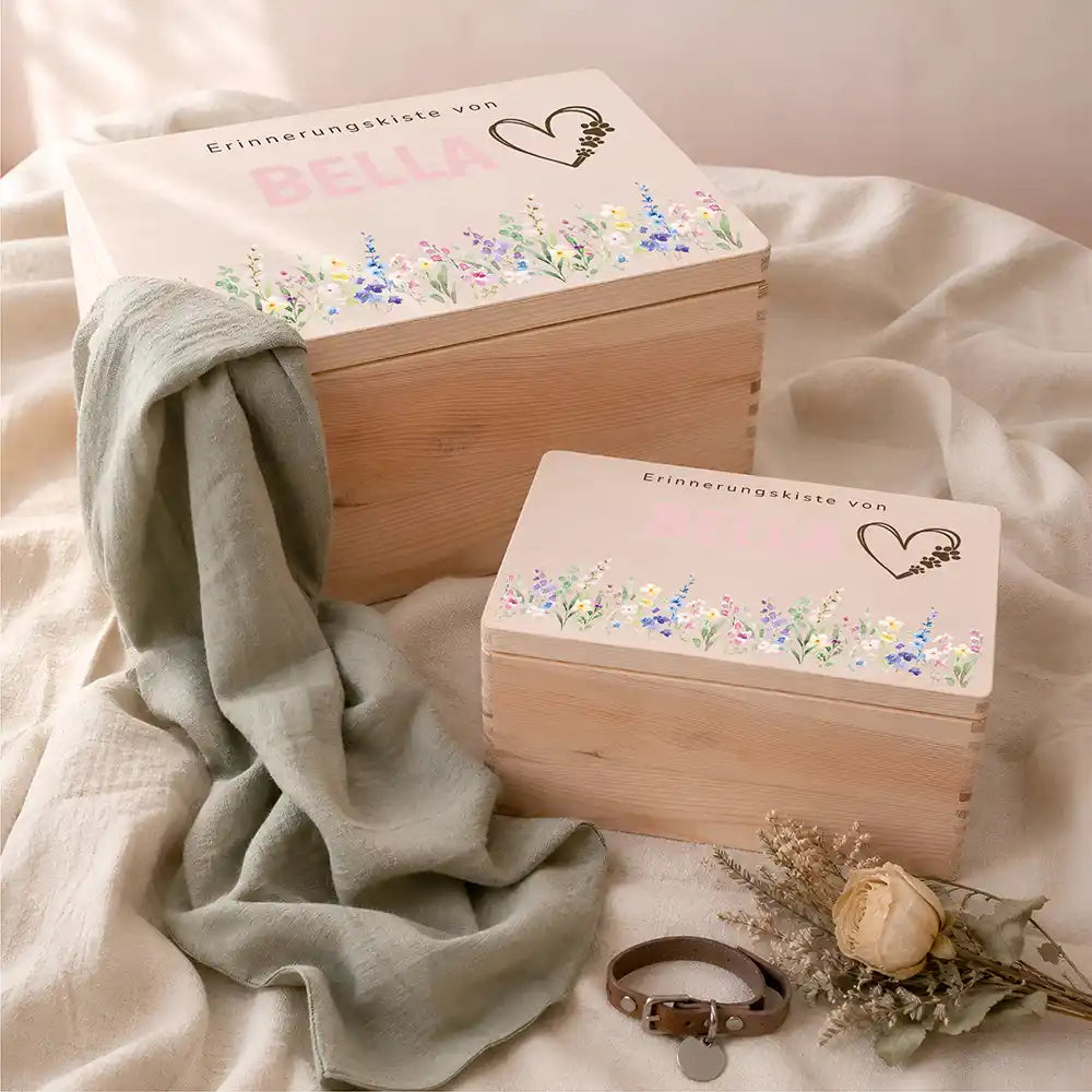 Tierurne Holz – Wildblumen mit Herz & Pfoten, Zwei Größen mit Halsband